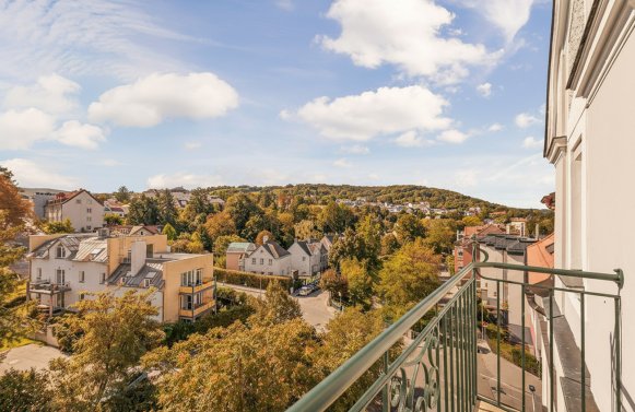 Immobilie in 3400 Niederösterreich - Klosterneuburg: Perfekt für Zwei! Helle 2-Zimmer Dachgeschosswohnung mit sonnigem Balkon