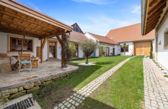 Immobilie in 3704 Niederösterreich - westl. Weinviertel - Heldenberg : Einmalige Gelegenheit! Renovierter, historischer Vierkanthof - nur 40 min v. Wien