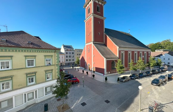 Immobilie in 4910 Oberösterreich - Ried im Innkreis: Wohnen im historischen Stadtzentrum von Ried - Familienwohnung mit Sonnenterrasse