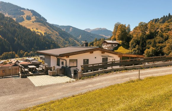 Immobilie in 5752 Salzburg - Nähe Saalbach-Hinterglemm: Modernes Einfamilienhaus in Skiliftnähe