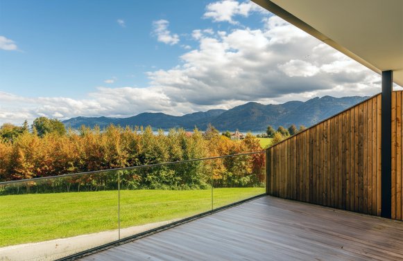 Immobilie in 4865 Salzkammergut - Attersee - Parschallen am Attersee: Fernblick! Gartenwohnung am zauberhaften Attersee