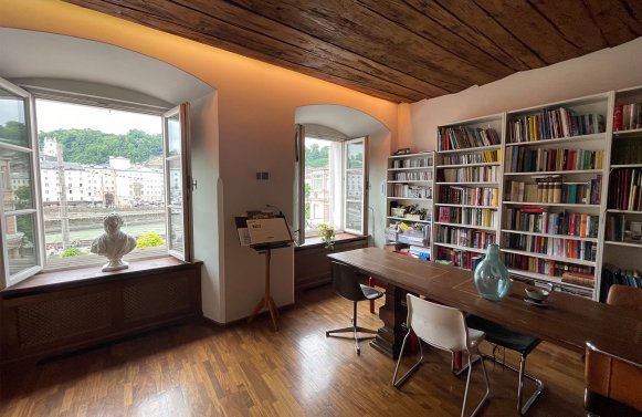Immobilie in 5020 Salzburg - Altstadt: Am Platzl! 3-Zimmer Altbauwohnung mit Fresken und historischer Holzdecke