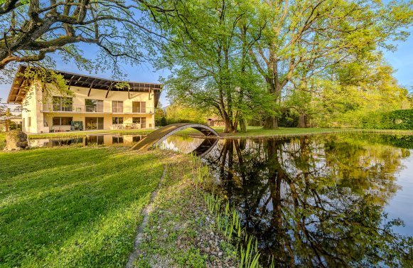 Property in 5020 Salzburg Stadt - Gneis: LIVING BY THE POND... Unique property with park-like garden!