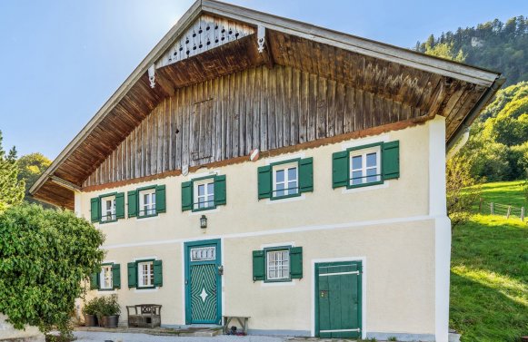Property in 5400 Salzburg - Hallein - Au: Quaint farmhouse with lots of charm and history in a secluded location!