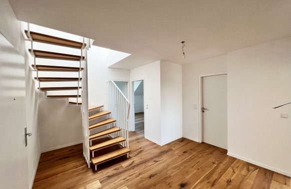 Immobilie in 5020 Salzburg - Altliefering: Sonnige Maisonette-DG-Wohnung mit Haus-im-Haus Charakter