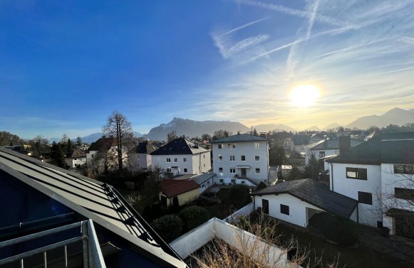 Immobilie in 5020 Salzburg - Maxglan: Heimelige DG-Wohnung für Singles/Paare mit großem Balkon & Untersbergblick