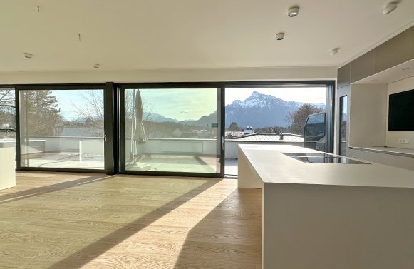 Immobilie in 5020 Salzburg - Morzg: Für Autoliebhaber! Penthouse-Maisonette mit Sonnenterrasse und 8 Garagenplätzen