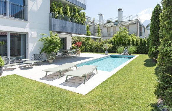 Immobilie in 5020 Salzburg - Leopoldskroner Moos: Designer-Wohnung mit großzügigem Garten und Pool