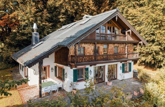Immobilie in 5163 Salzburg - zwischen Obertrum und Mattsee: Stilvolles Bauernhaus mit Panoramablick über das Salzburger Alpenvorland