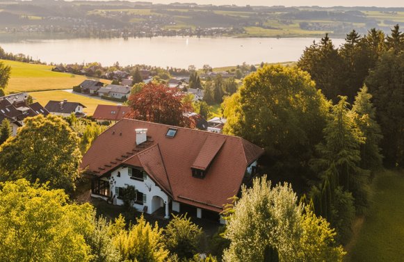 Immobilie in 5163 Salzburg - Mattsee: Hoch über dem Mattsee - Ein außergewöhnlicher Lebensraum mit Seeblick