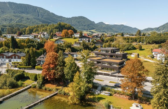 Immobilie in 4801 Salzkammergut - Traunkirchen am Traunsee: Dolce Vita am Traunsee! Garten-Maisonette mit privatem Badeplatz