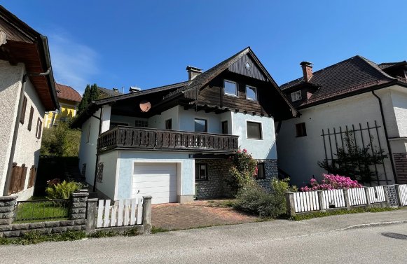 Property in 4866 Salzkammergut - Unterach am Attersee: Salzkammergut House needs a breath of fresh air