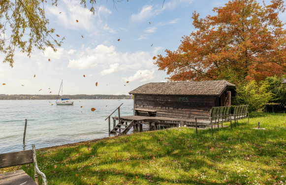 Immobilie in 4852  Salzkammergut - Weyregg am Attersee: Einmalige Gelegenheit! Seeliegenschaft mit Bootshaus am wunderschönen Attersee