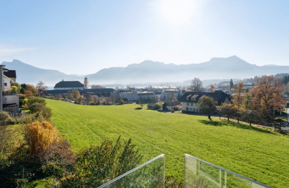 Immobilie in 5310 Mondsee: Herzlich Willkommen am Mondsee! Zeitlose Villa mit See- und Bergblick
