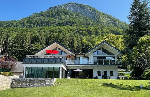 Property in 5360 Wolfgangsee - Salzkammergut: Luxury refuge with private swimming area at the popular Lake Wolfgang