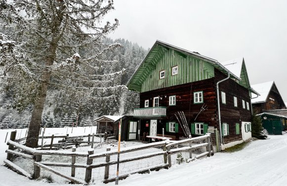 Property in 5523 Annaberg-Lungötz: Rustic hunting lodge in a unique ensemble ... half a world away!