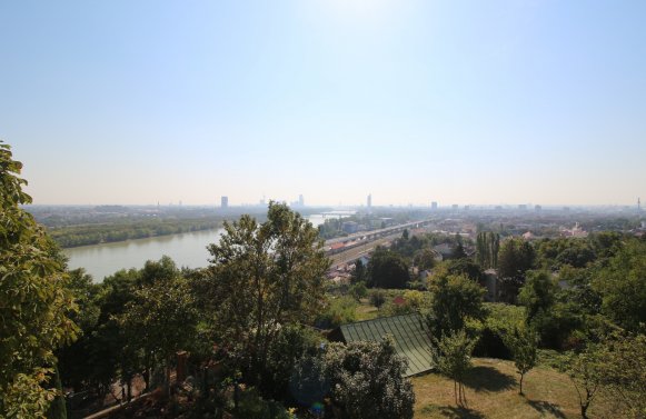 Property in 1190 Wien - Döbling: Turn-of-the-century house with a view over Vienna for rent!