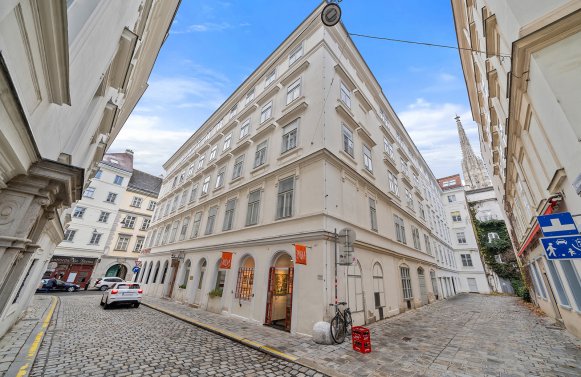 Property in 1010 Wien, 1. Bezirk: Beautifully renovated 3-room old building in Grünangergasse behind St. Stephen's C