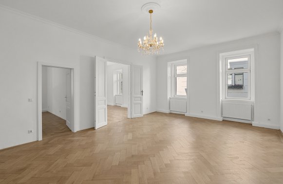 Property in 1150 Wien, 15. Bezirk: Well-lit, renovated 4-bedroom old-build apartment!