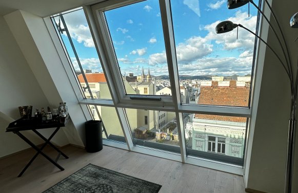 Property in 1070 Wien, 7. Bezirk: Above the rooftops of Vienna! Light-flooded roof terrace flat 